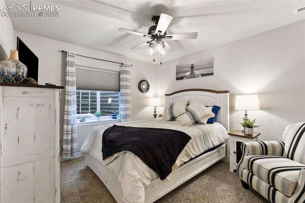 Image 37 of 50: Bedroom