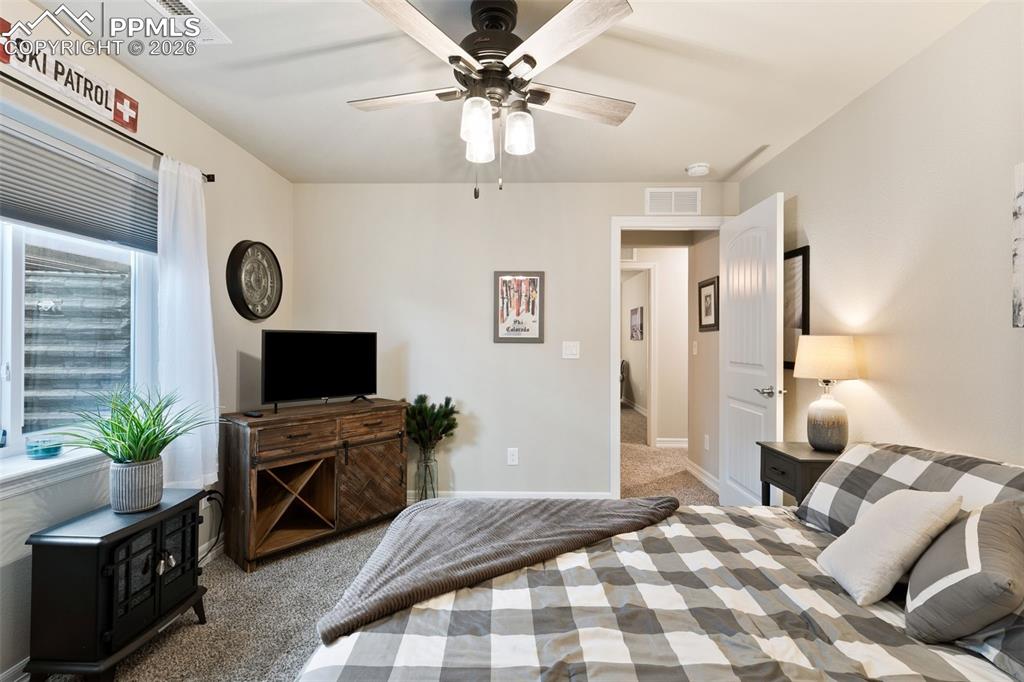 Image 43 of 50: Bedroom