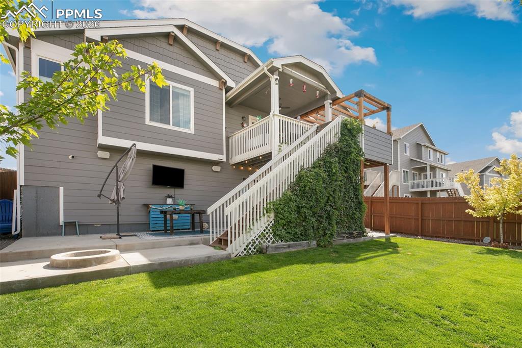 Image 50 of 50: Back of Structure