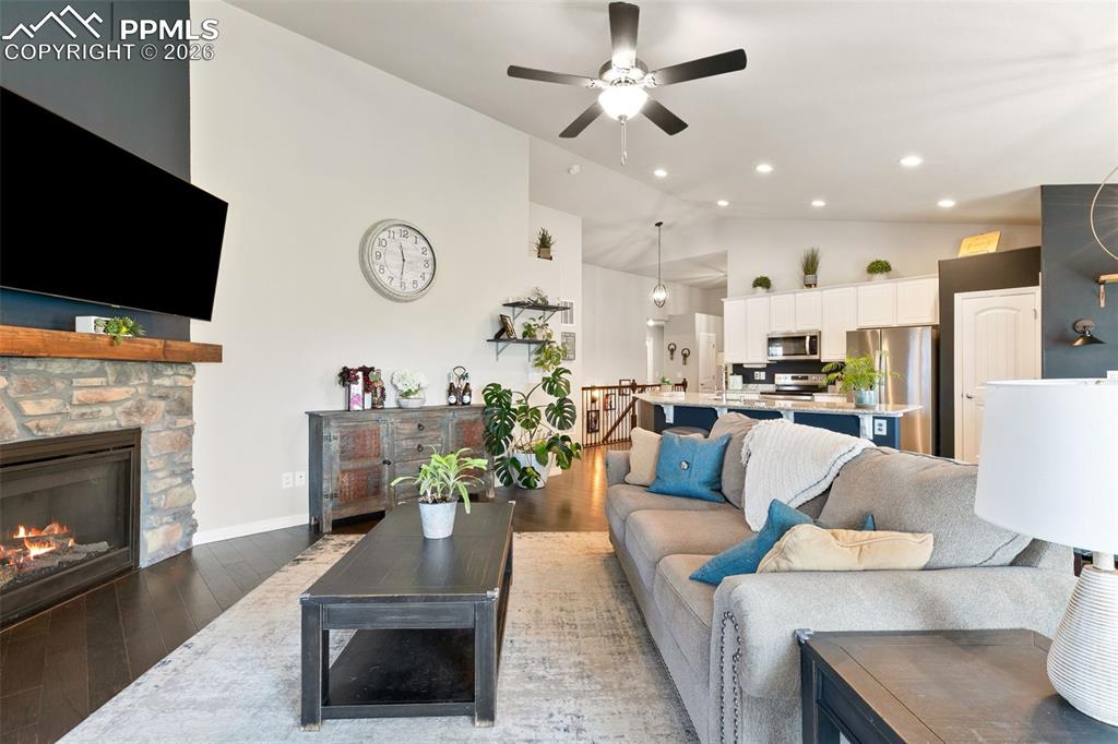 Image 9 of 50: Living Room