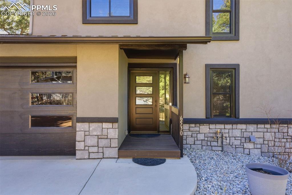 Image 12 of 50: Entry