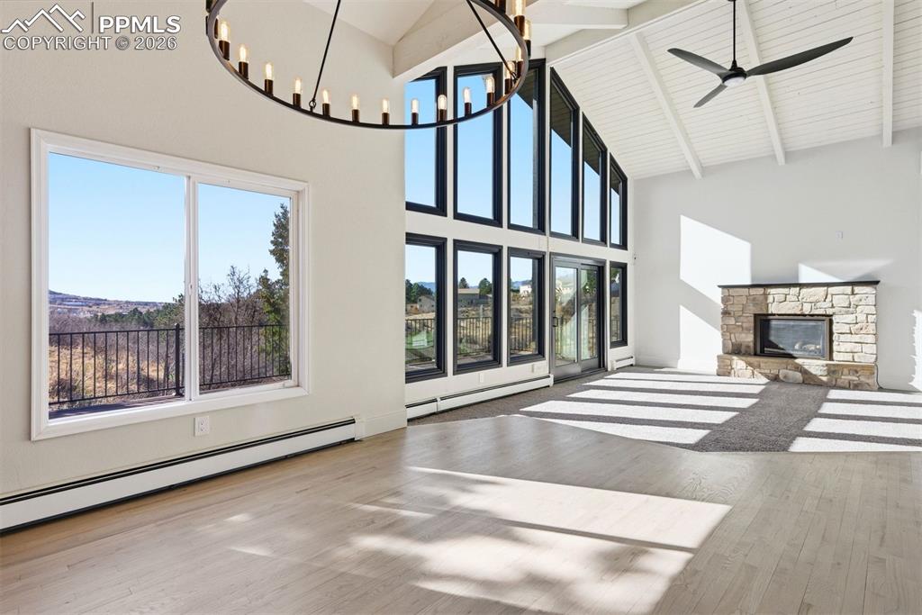 Image 14 of 50: Living Room