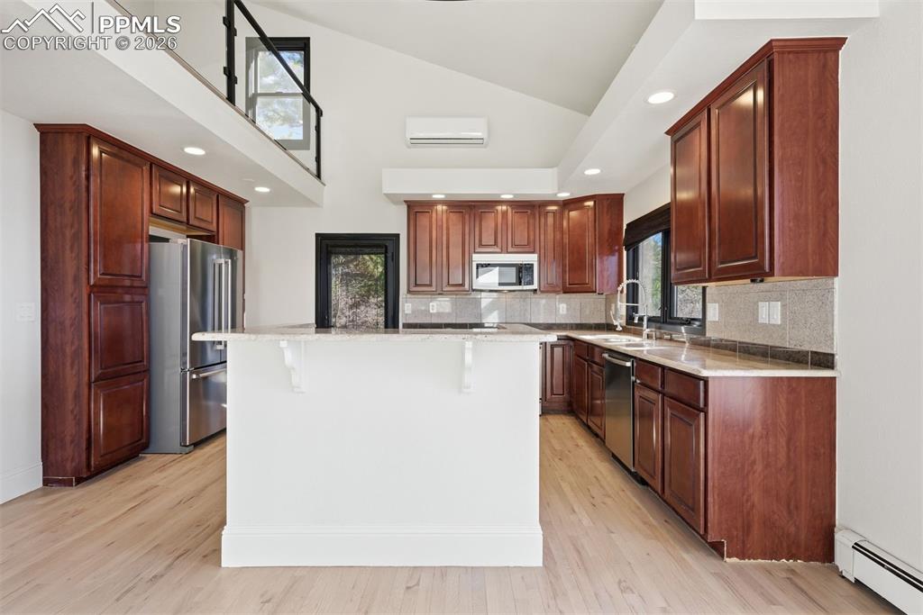 Image 24 of 50: Kitchen