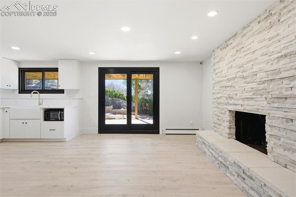 Image 36 of 50: Living Room