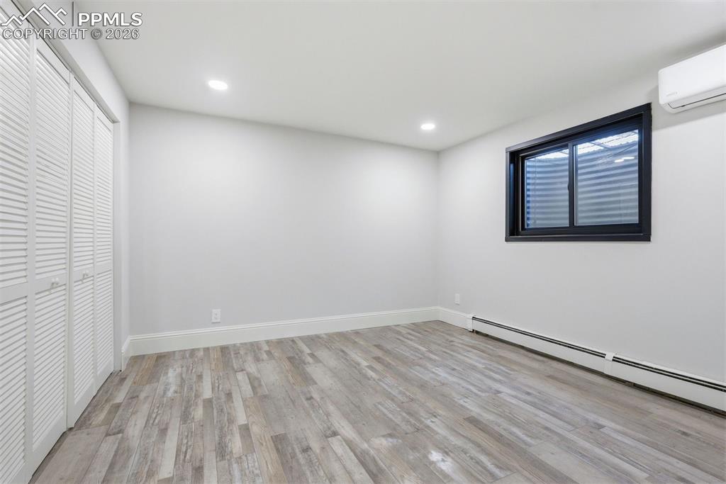 Image 40 of 50: Bedroom