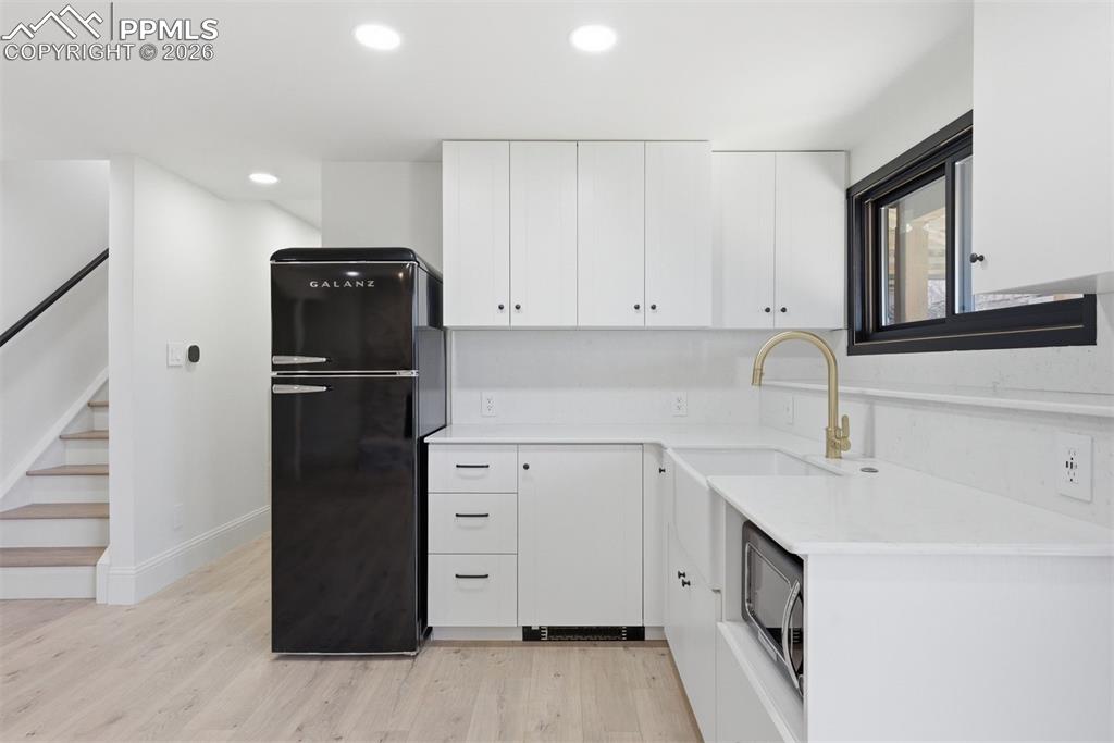 Image 8 of 50: Kitchen