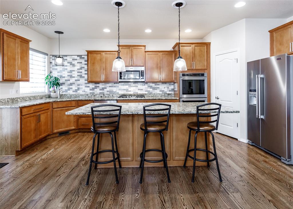 Image 12 of 50: Kitchen