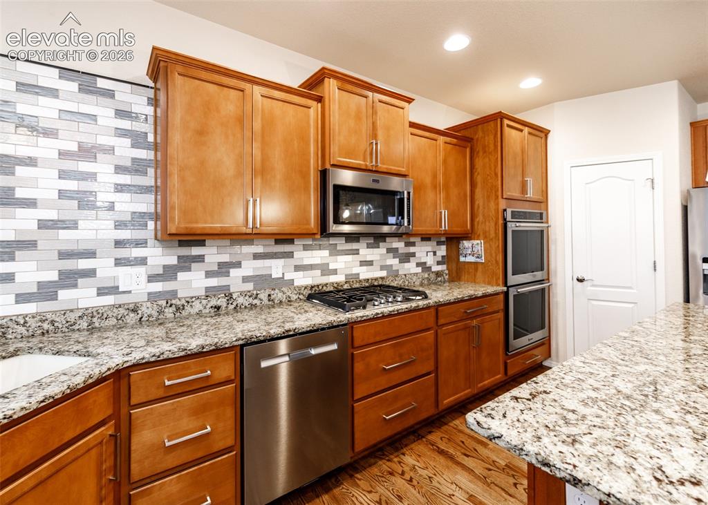 Image 14 of 50: Kitchen