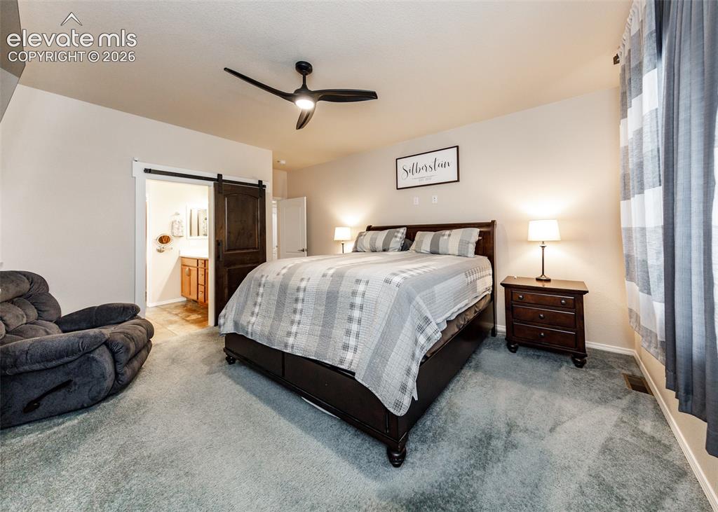 Image 19 of 50: Bedroom
