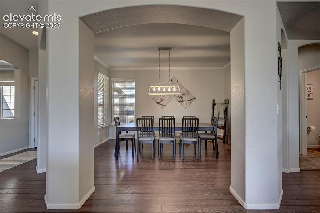 Image 13 of 50: Dining Area