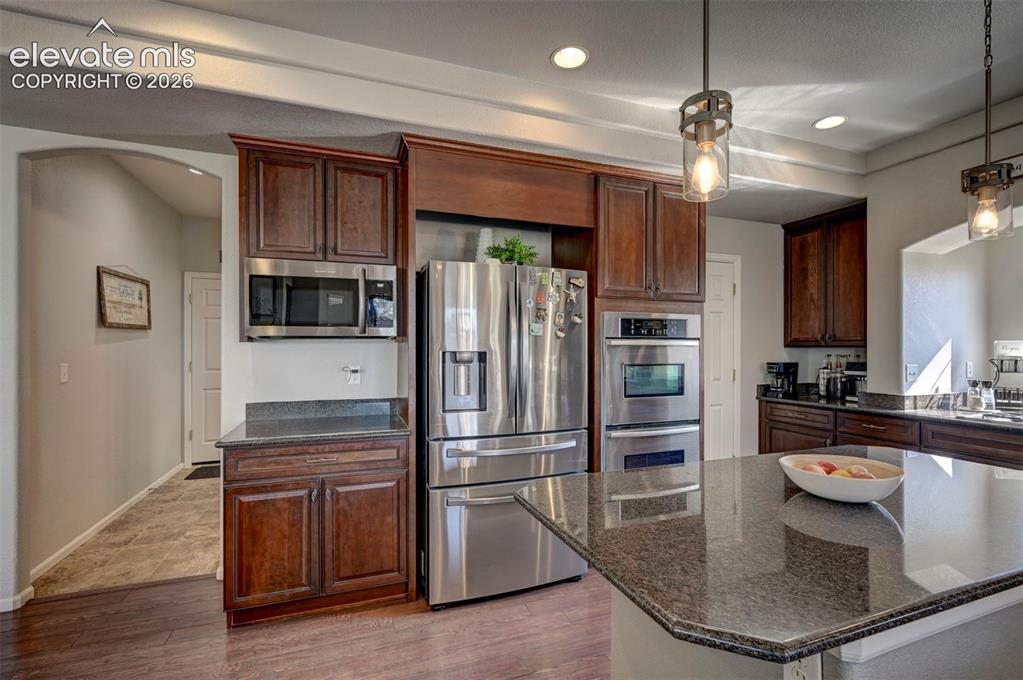 Image 15 of 50: Kitchen