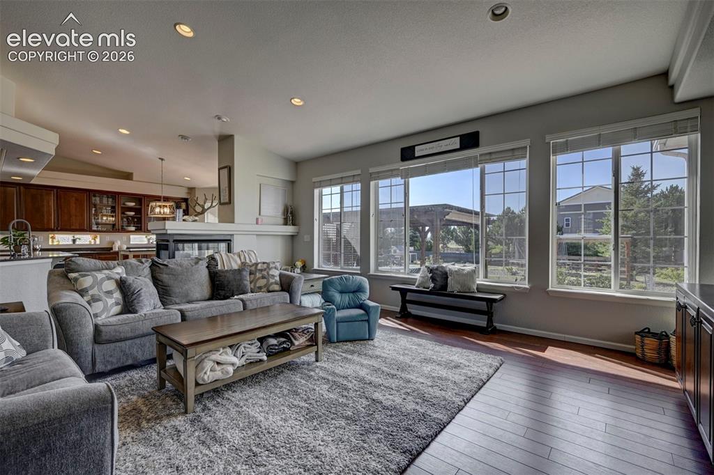 Image 9 of 50: Living Room