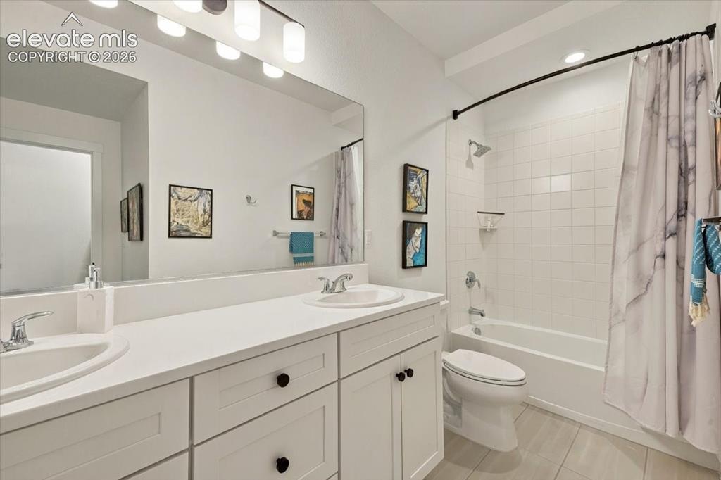 Image 44 of 50: Bathroom