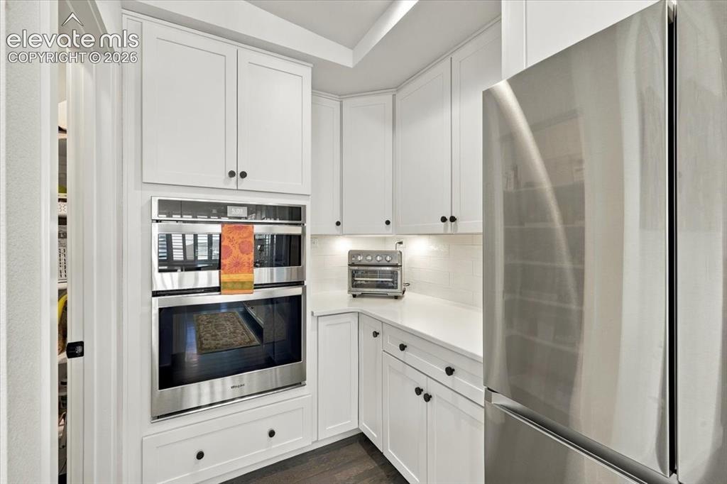 Image 7 of 50: Kitchen