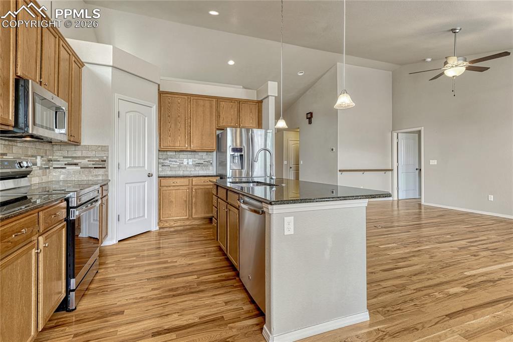 Image 13 of 38: Kitchen