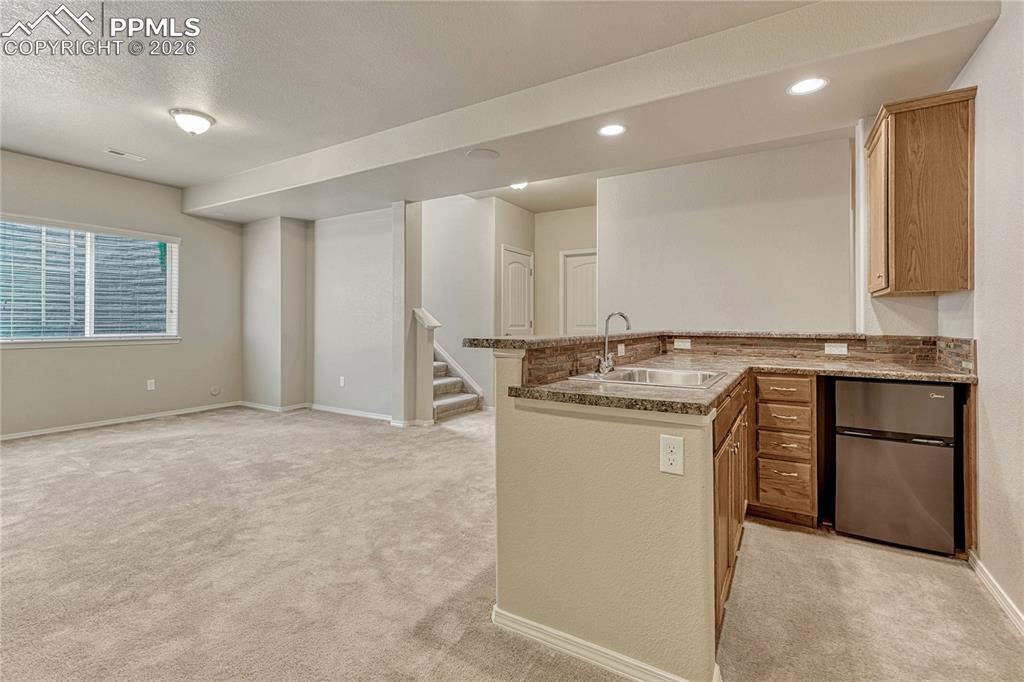 Image 27 of 38: Kitchen