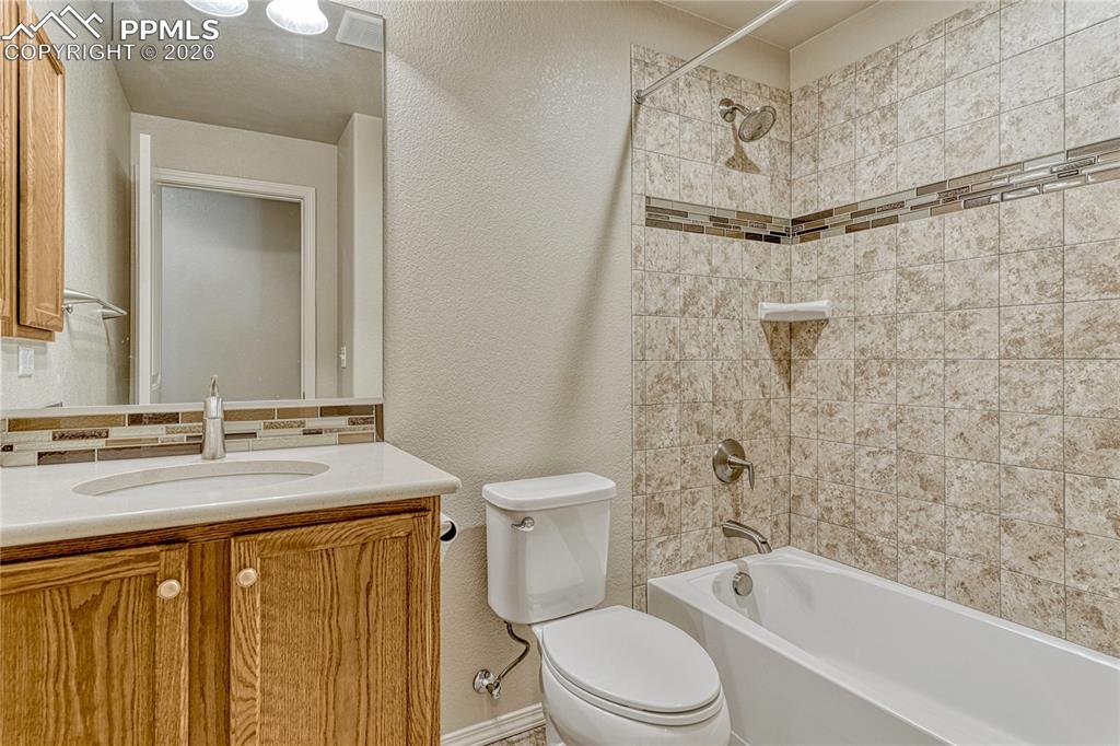 Image 31 of 38: Bathroom