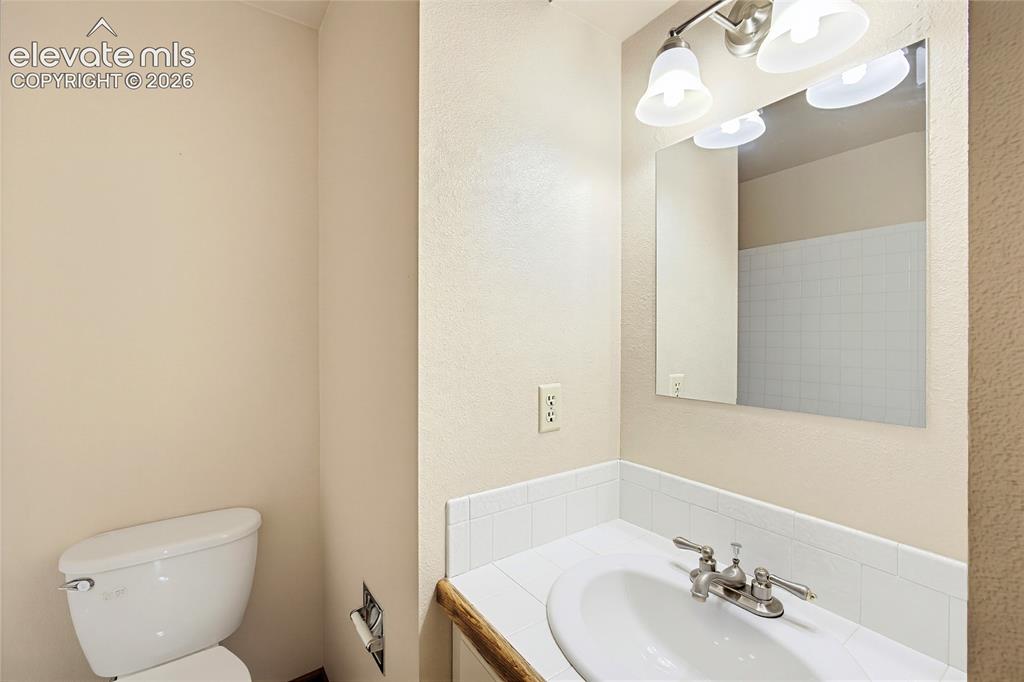 Image 14 of 43: Bathroom