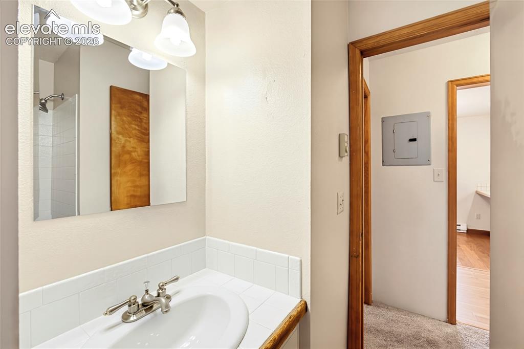 Image 16 of 43: Bathroom