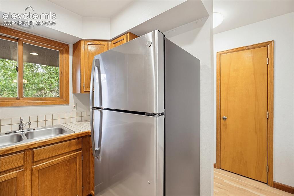 Image 35 of 43: Kitchen