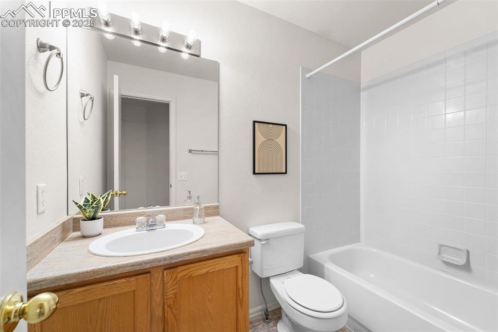 Image 19 of 46: Bathroom