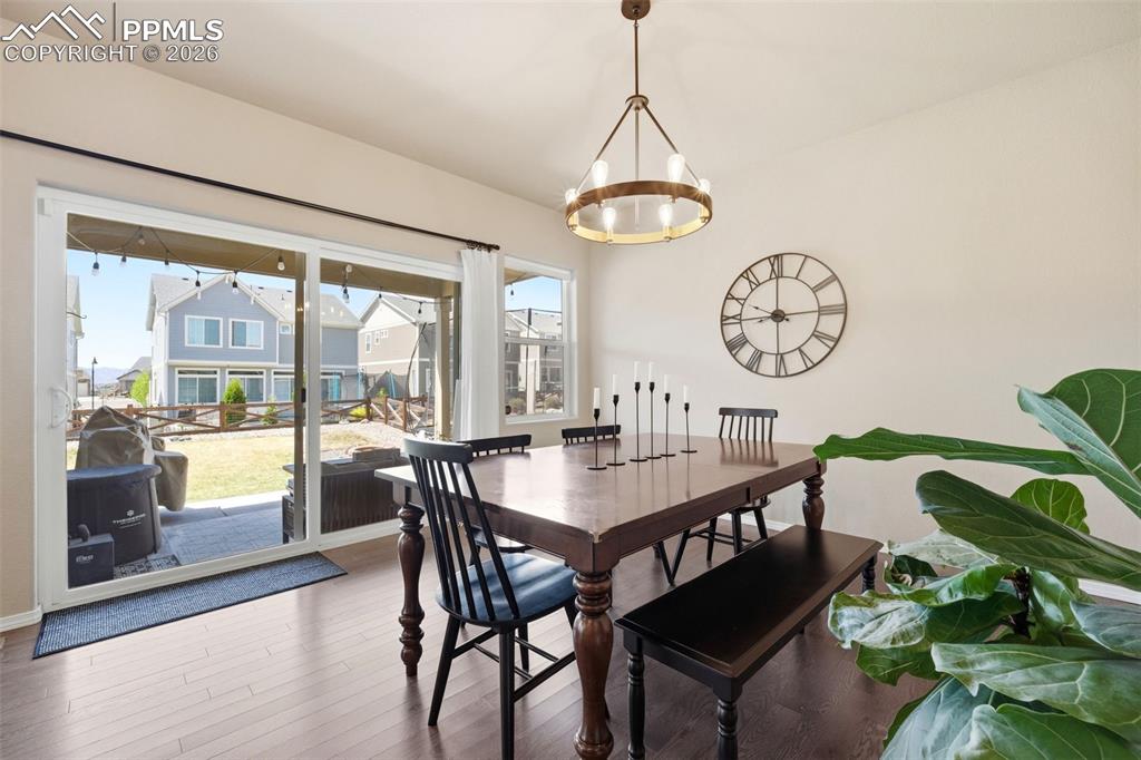 Image 10 of 46: Dining Area