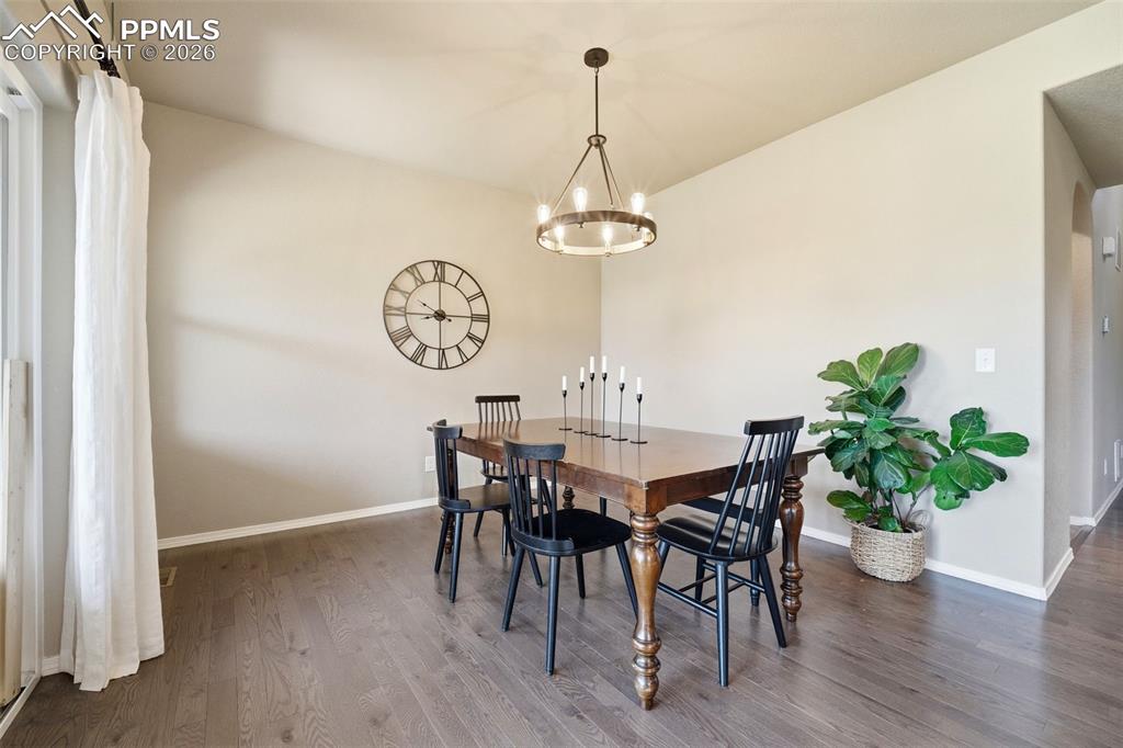 Image 11 of 46: Dining Area