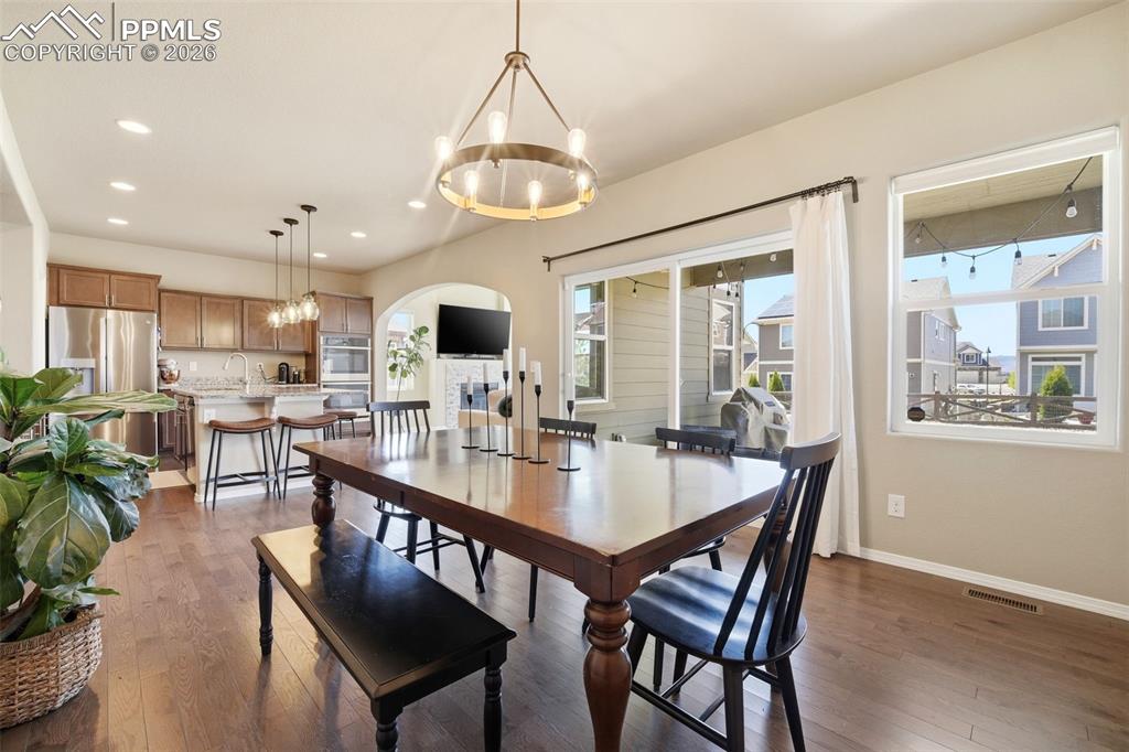 Image 12 of 46: Dining Area