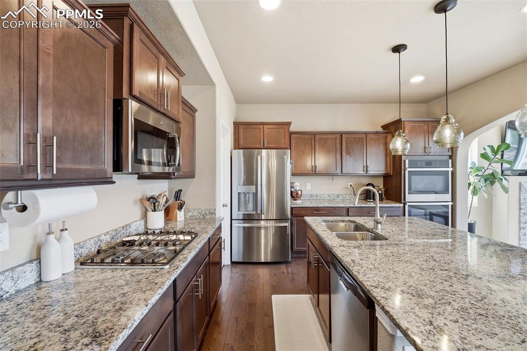 Image 16 of 46: Kitchen