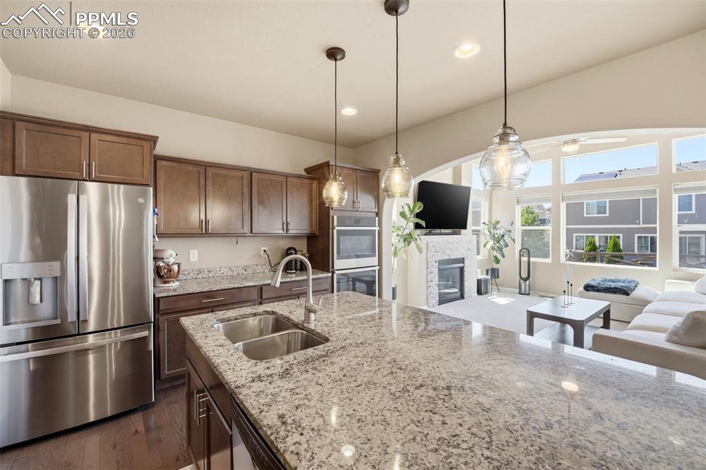 Image 17 of 46: Kitchen