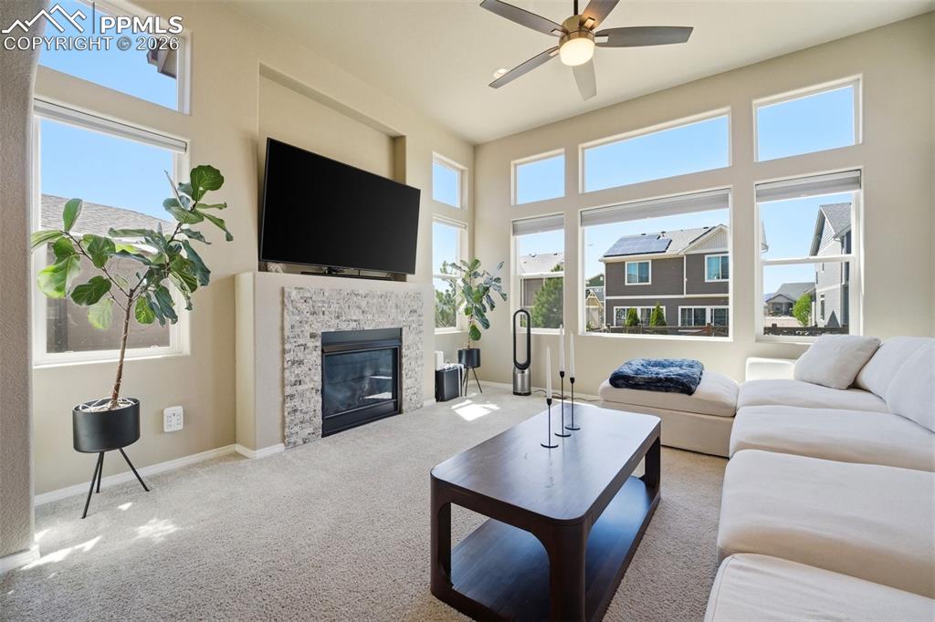 Image 18 of 46: Living Room