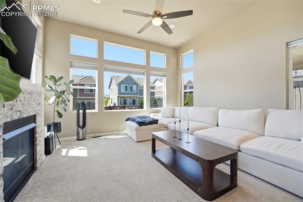 Image 19 of 46: Living Room