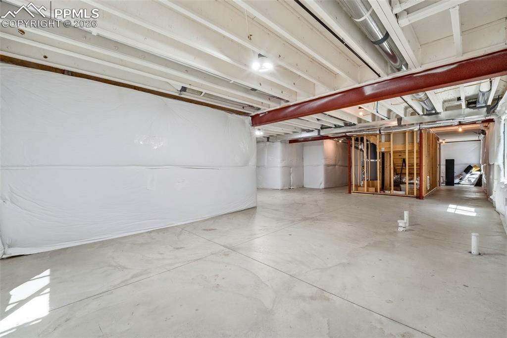 Image 36 of 46: Garage