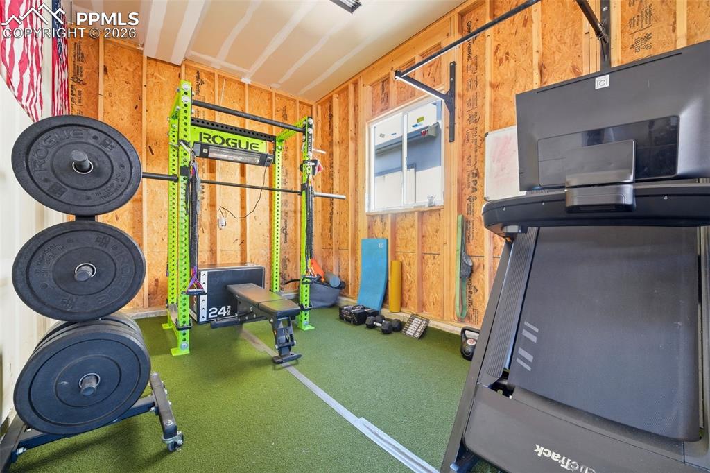 Image 38 of 46: Garage