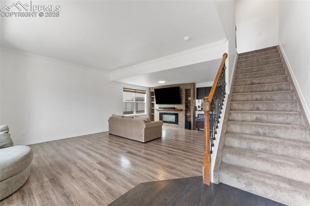 Image 4 of 50: Entry