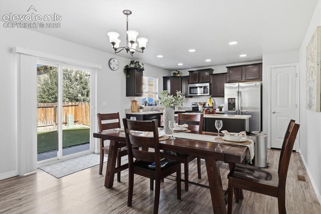 Image 14 of 44: Dining Area