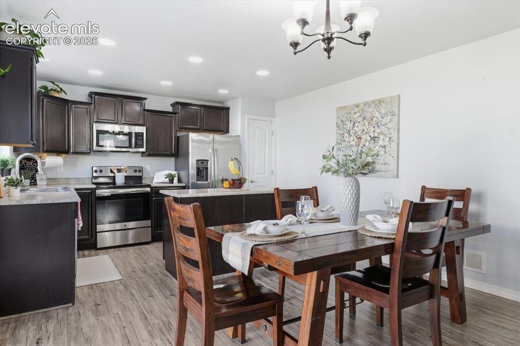 Image 15 of 44: Dining Area
