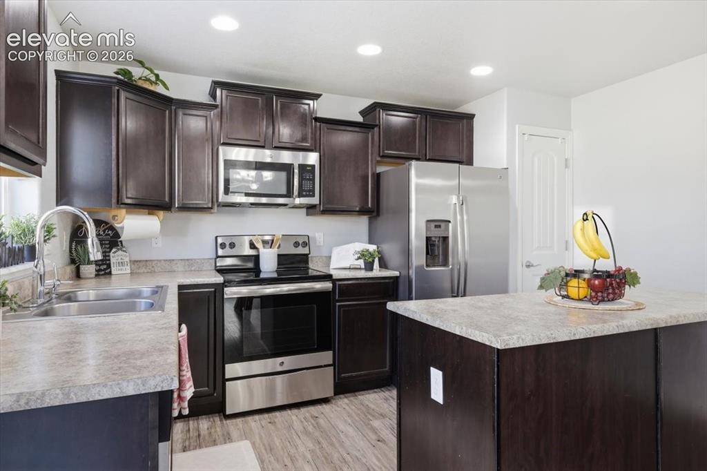 Image 16 of 44: Kitchen