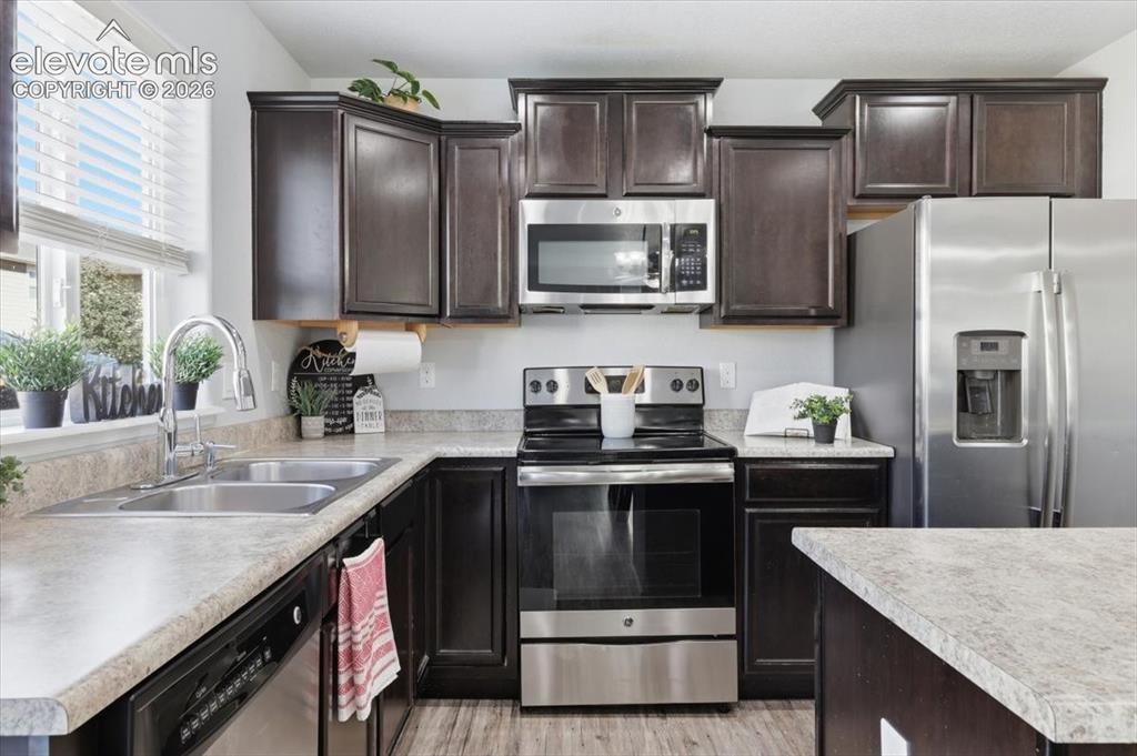 Image 17 of 44: Kitchen