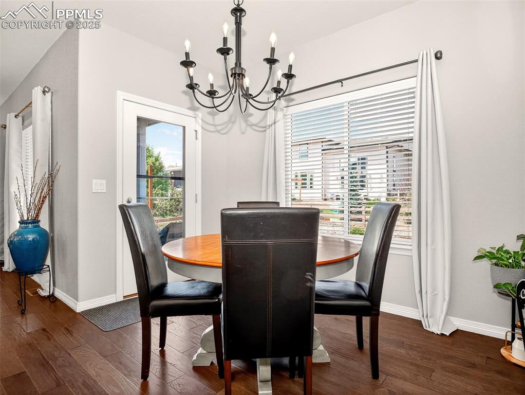 Image 15 of 48: Breakfast nook with walk-out access to rear patio and back yard.