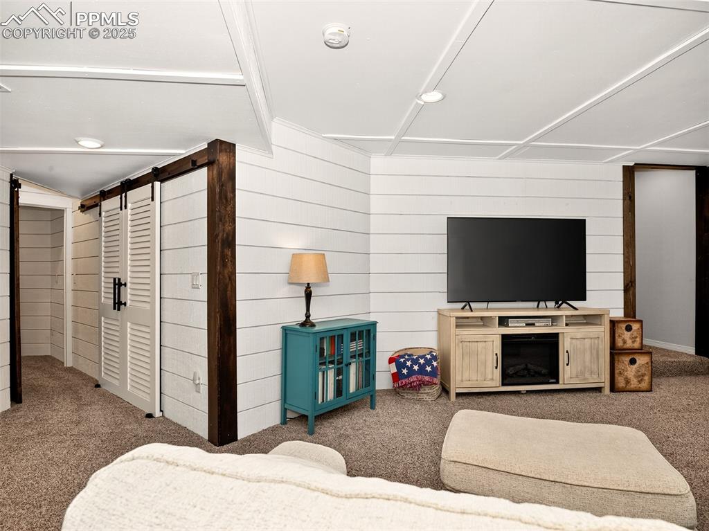 Image 32 of 48: Recreation Room