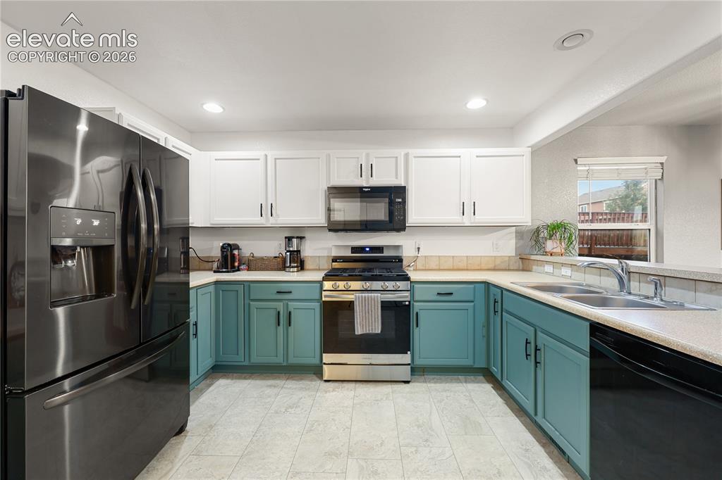 Image 11 of 36: Kitchen