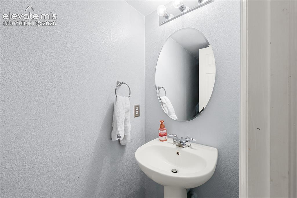 Image 12 of 36: Bathroom