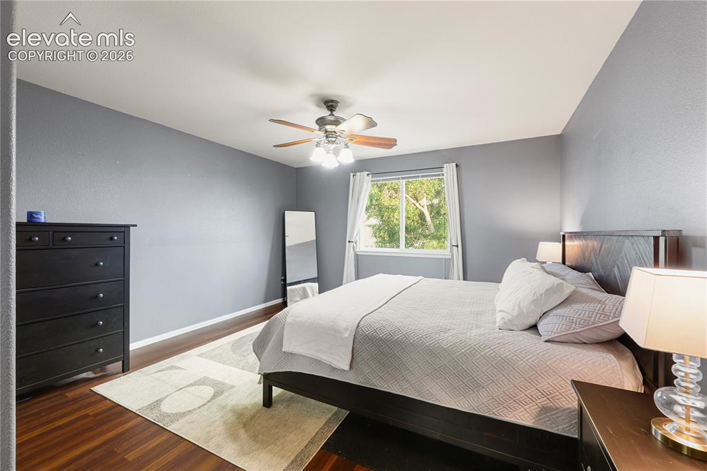 Image 15 of 36: Bedroom