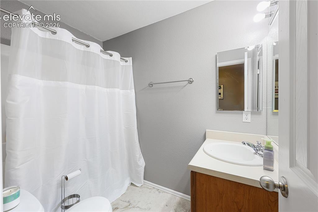 Image 20 of 36: Bathroom