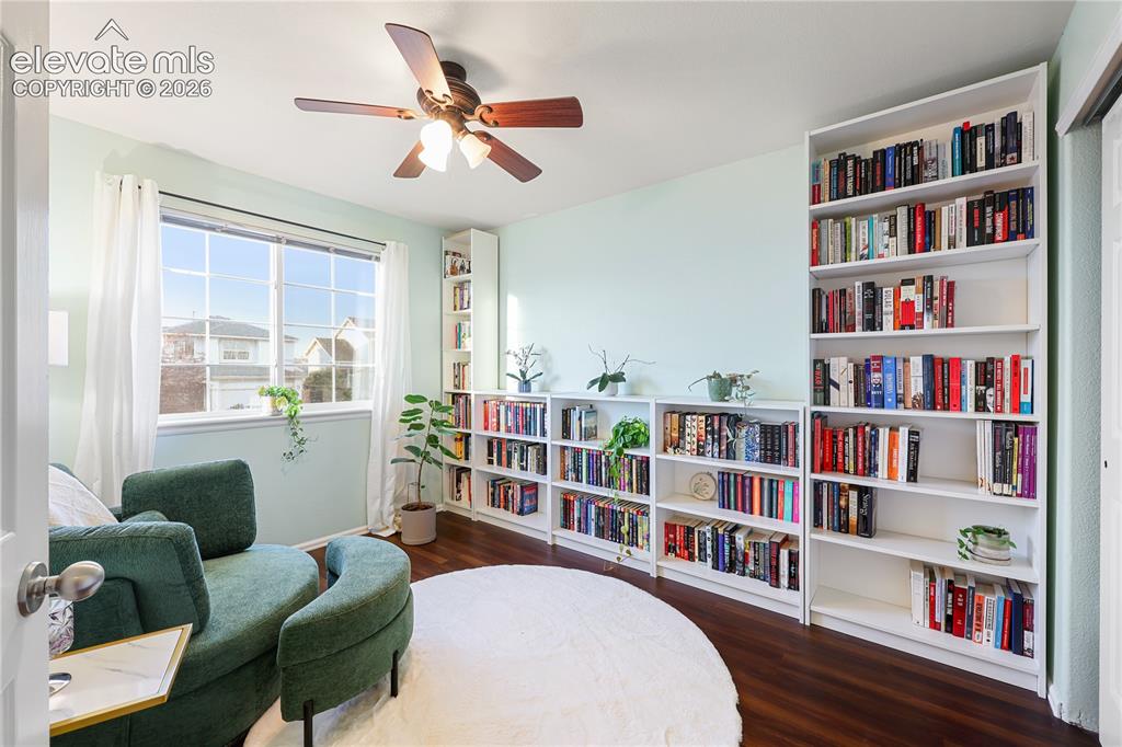 Image 22 of 36: Sitting Room