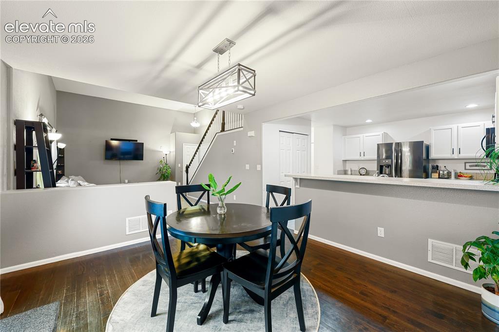 Image 6 of 36: Dining Area