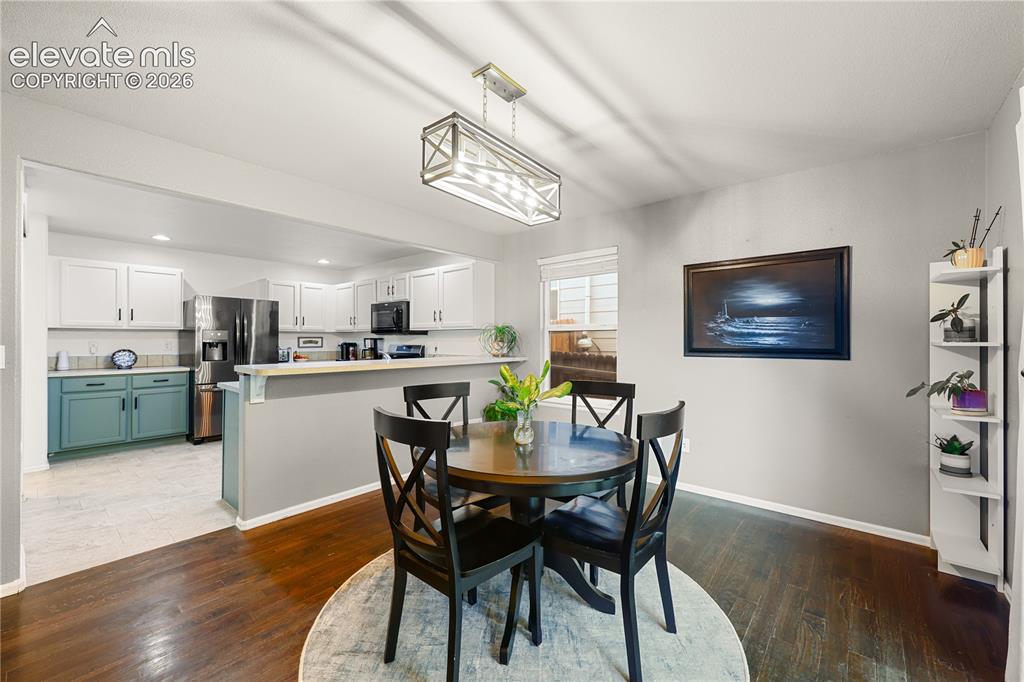 Image 8 of 36: Dining Area