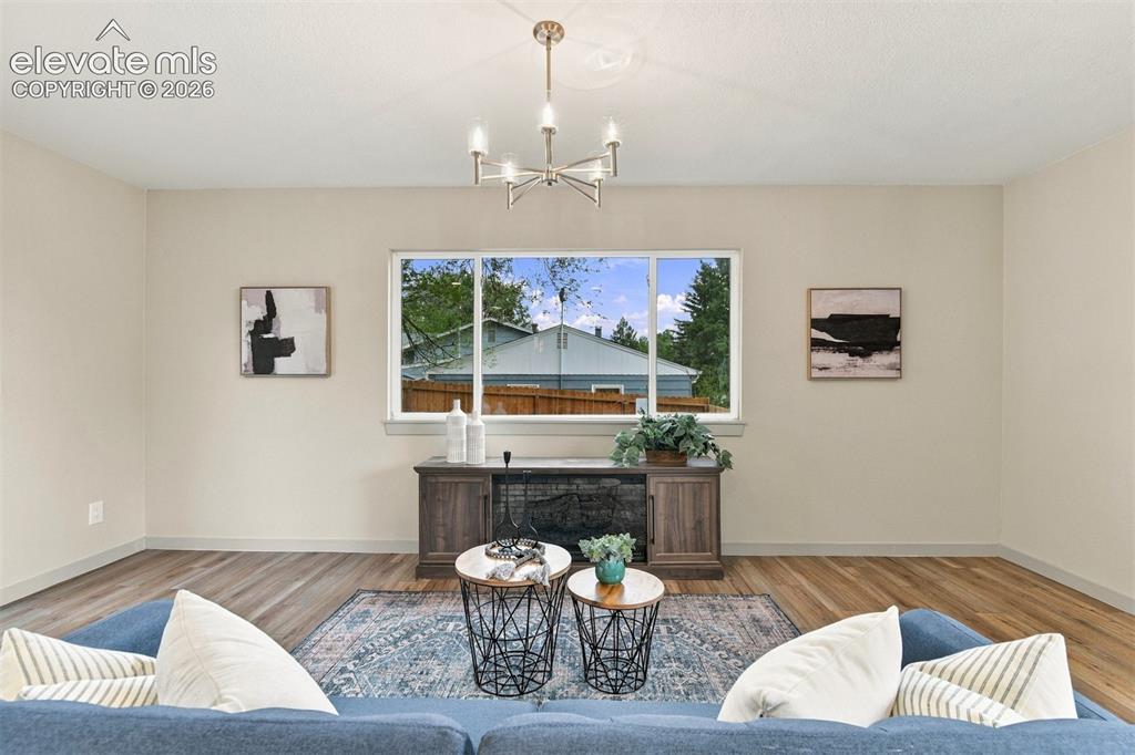 Image 18 of 40: Living Room