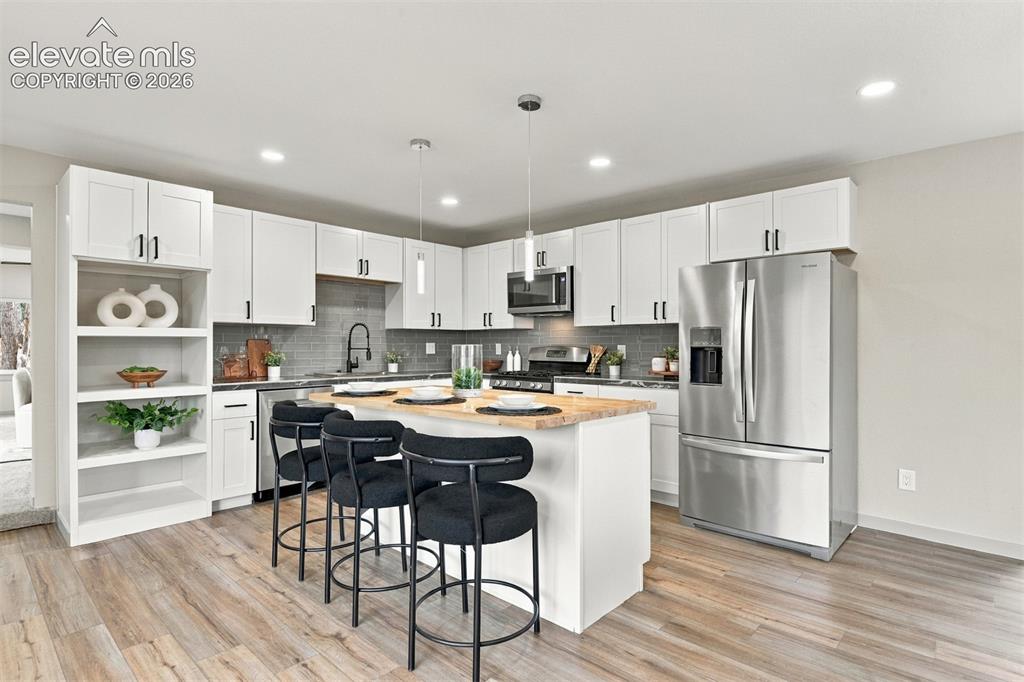 Image 21 of 40: Kitchen